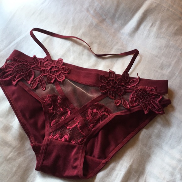 Floral Lingerie Set - Picture 4 of 5